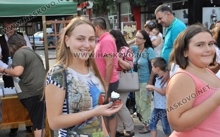 1000 парчета торта за децата на Хасково