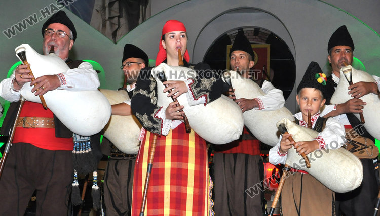 Валя Балканска и „100 каба гайди“ изпълниха площадка „Спартак“ за празника