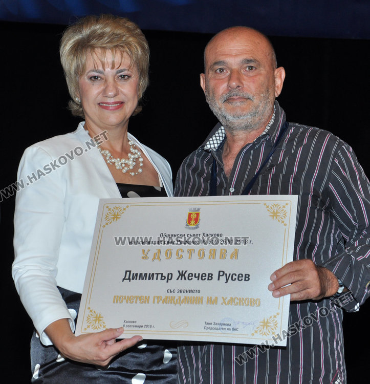 Джазменът Митко Русев получава високото отличие от шефката на ОбС Таня Захариева