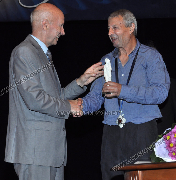Връчиха тържествено отличията на новите почетни граждани на Хасково