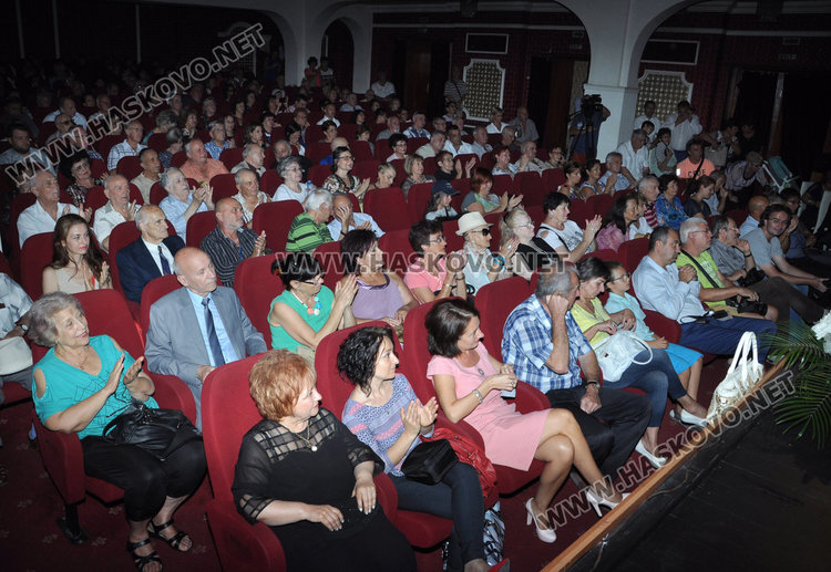Връчиха тържествено отличията на новите почетни граждани на Хасково