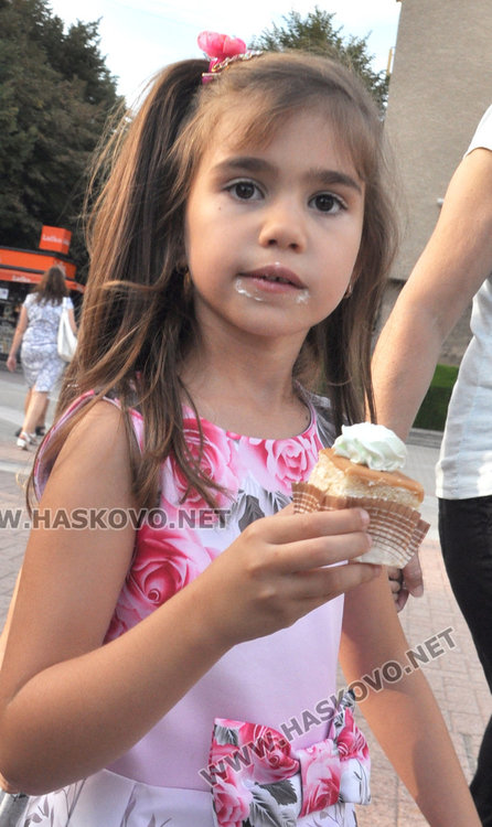 1000 парчета торта за децата на Хасково