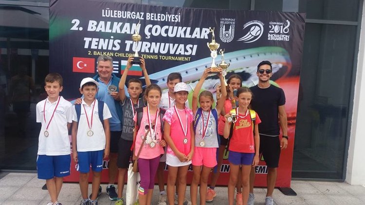 Нашите тенисисти вдигнаха купите в Люлебургаз