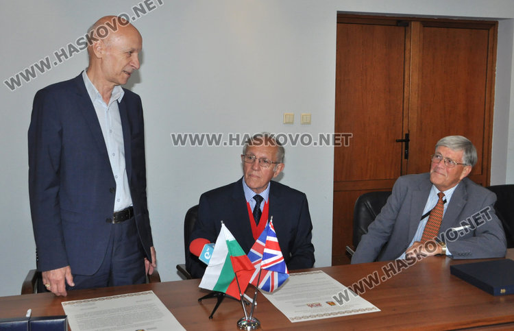 Община Хасково подписа нов договор за побратимяване с Лестър