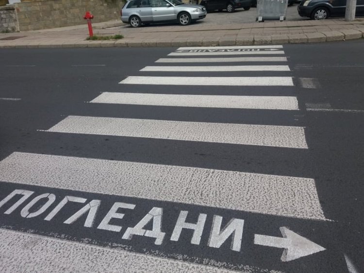 Нова маркировка тип „студен пластик” положи община Смолян на пешеходни пътеки в града