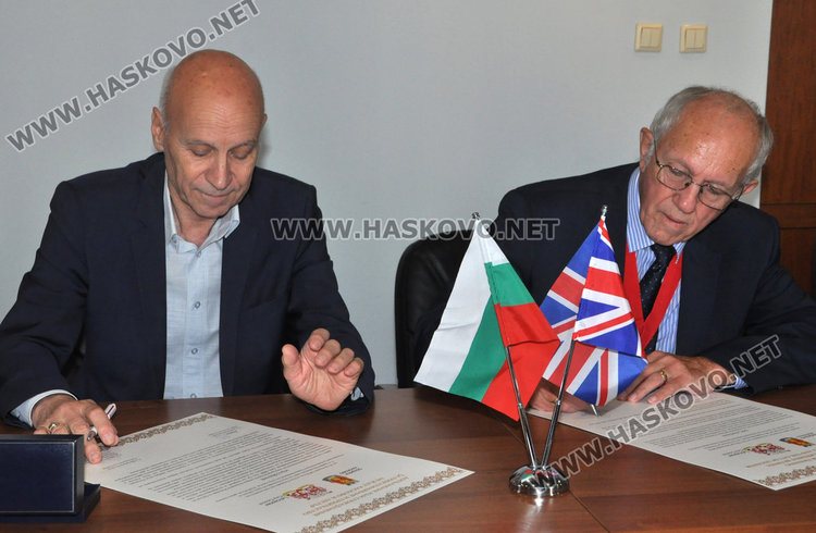 Община Хасково подписа нов договор за побратимяване с Лестър