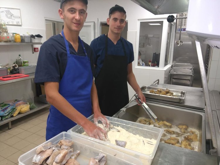 Златаровци се завърнаха от сериозна среща с професията  в курортен комплекс  „Златни пясъци”