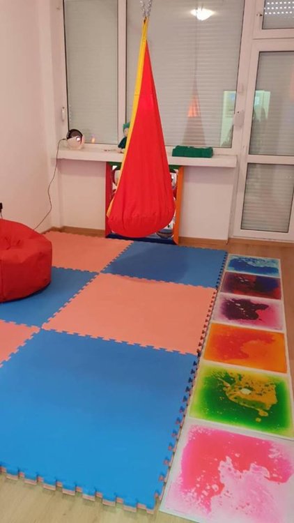 Уникални сензорни стаи за терапия на деца отвориха врати в Мадан