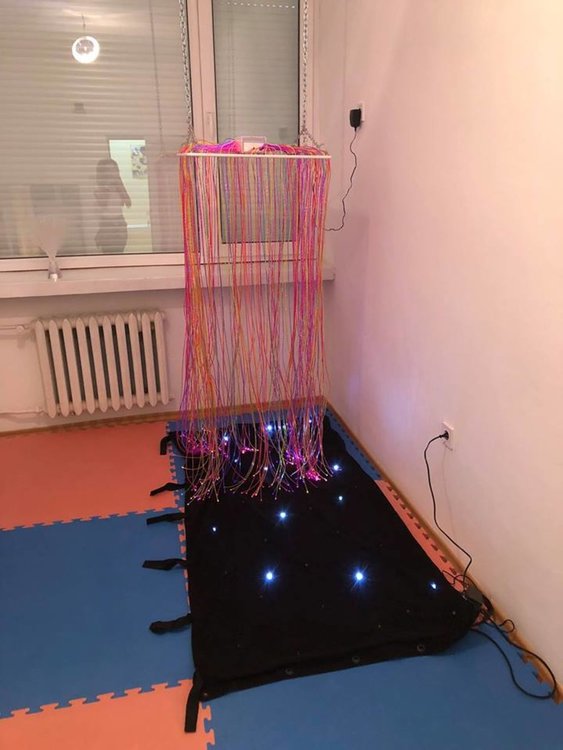 Уникални сензорни стаи за терапия на деца отвориха врати в Мадан