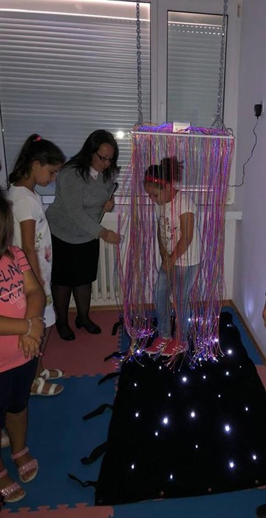 Уникални сензорни стаи за терапия на деца отвориха врати в Мадан