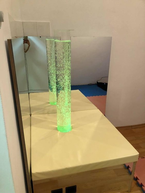 Уникални сензорни стаи за терапия на деца отвориха врати в Мадан