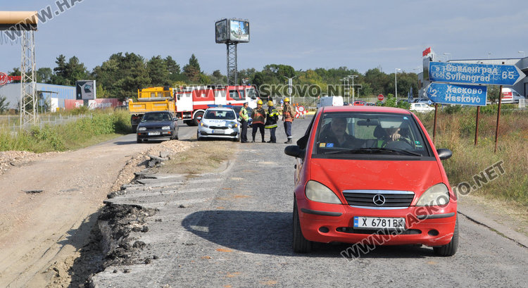 81-годишен с Мерцедес хлътна в канавка край ремонтиращ се път