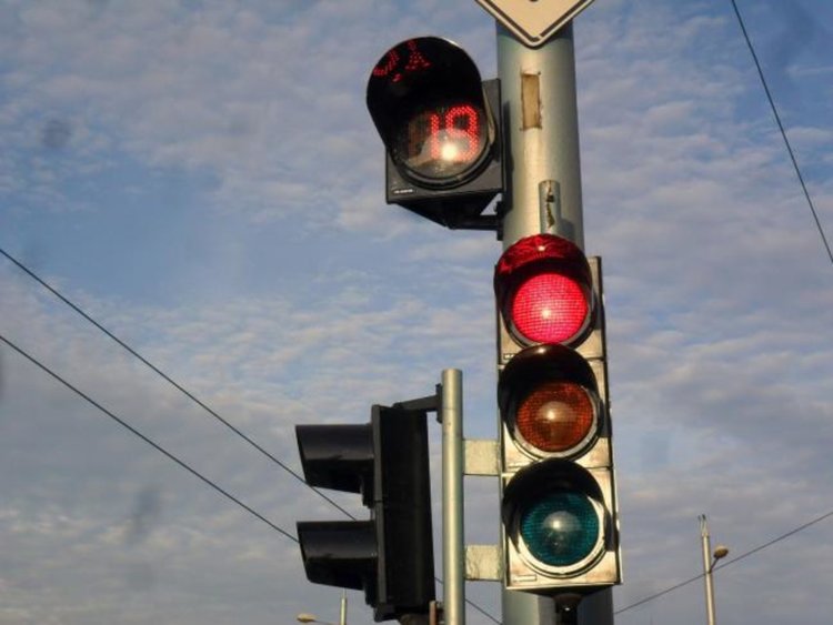 Светофарната уредба до болницата в Кърджали няма да работи на 13 и 14 септември поради авария