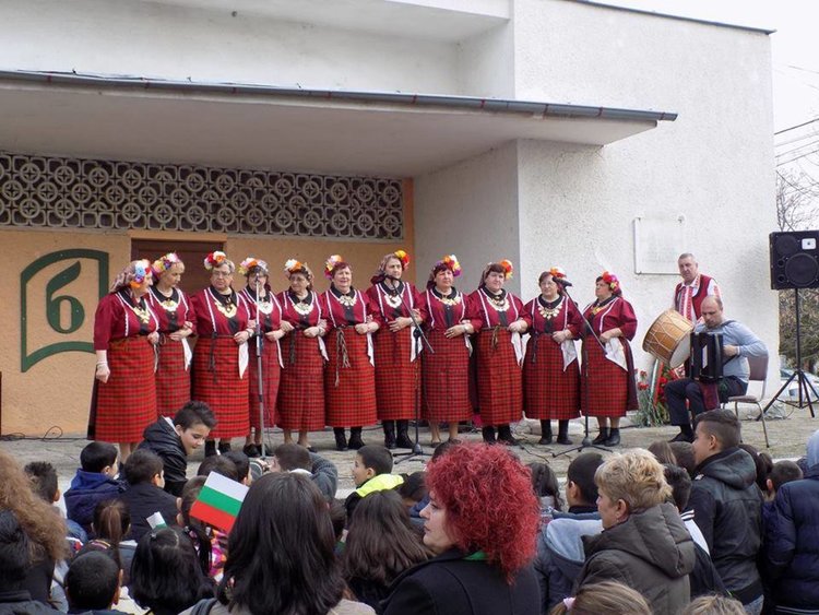 Дебърските групи се завърнаха от Неделино със златни медали