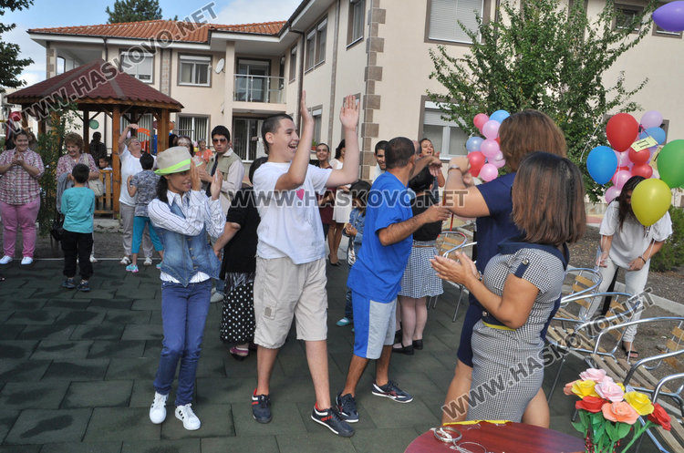 4-ти рожден ден с приятели в Центъра за настаняване от семеен тип