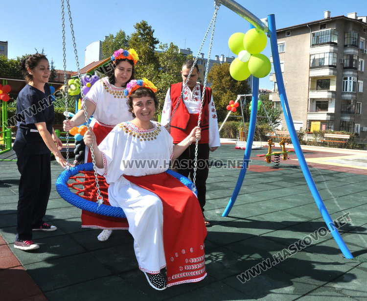 Откриха нова детска площадка и сензорна стая в дом „Марина“
