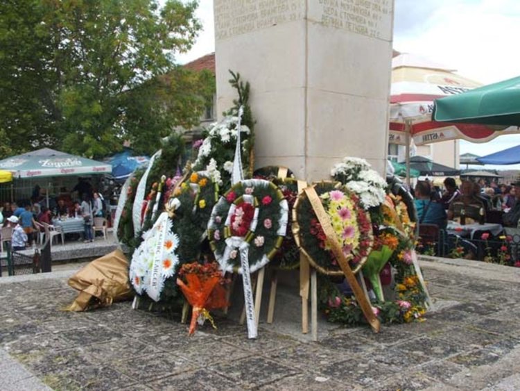 Тракийци се прекланят в Аврен пред паметта на избитите през 1913 г.