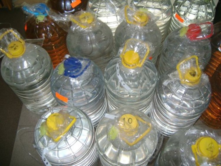 Иззеха 46 литра незаконен алкохол от магазин в Смолян