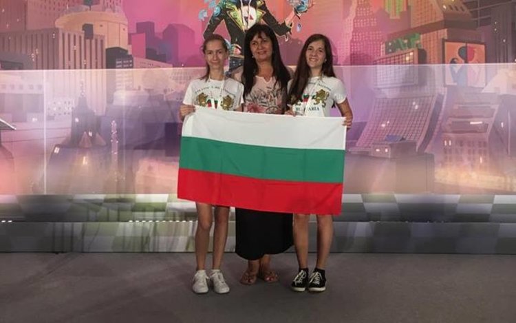 Златаровки се завърнаха с нови знания и приятелства от лагер на Майкрософт