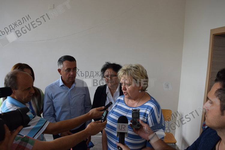 Безопасността на децата е основната причина за изнасяне на занятията от ремонтираните училища