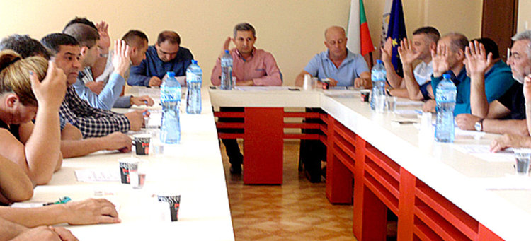 Отпуснаха дърва за огрев на църкви, джамии и училища в Минерални бани