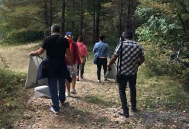 Екоексперти почистиха туристическата пътека на хижа „Марциганица“