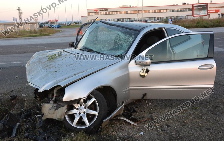 Спортен Мерцедес излетя с бясна скорост по пътя Димитровград-Хасково