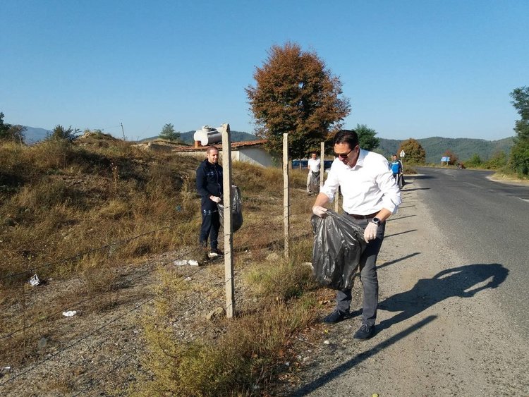 Общинска администрация в Кирково се включи в инициативата "Да  почистим България заедно"