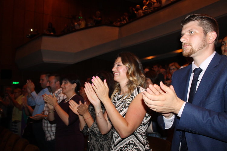 Великолепен Виктор Калев и бляскаво начало на фестивала „Бъдеще с традиции” в Кърджали