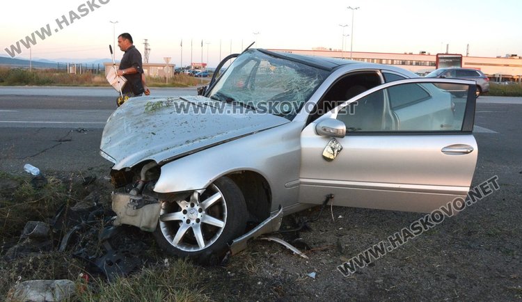 Спортен Мерцедес излетя с бясна скорост по пътя Димитровград-Хасково