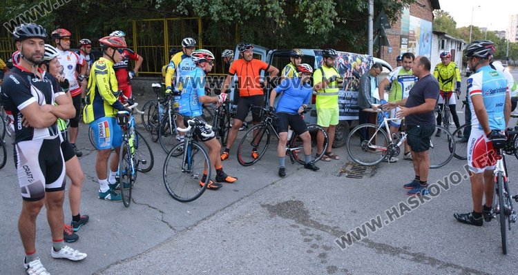 34-ма веломаратонци стартираха от Хасково 218-километров преход