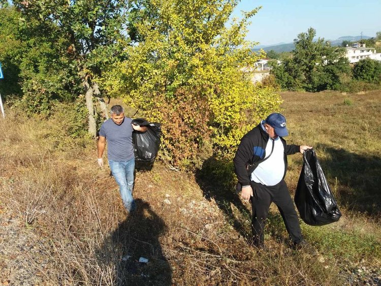 Общинска администрация в Кирково се включи в инициативата "Да  почистим България заедно"