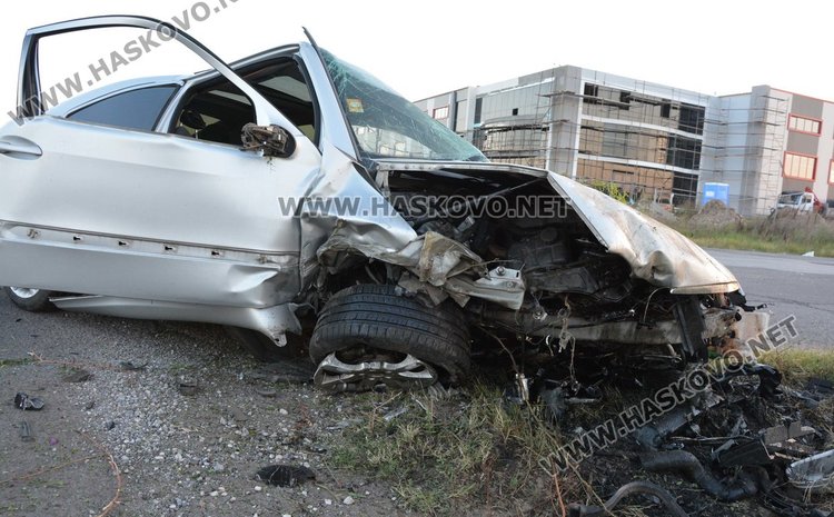 Спортен Мерцедес излетя с бясна скорост по пътя Димитровград-Хасково