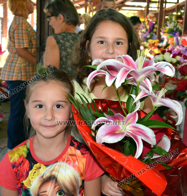 Надежда и цвете в първия учебен ден