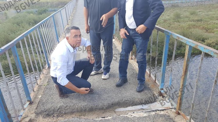        Общината регулира осветлението по Новия мост,възстановява го по Пасарелката