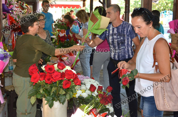 Надежда и цвете в първия учебен ден