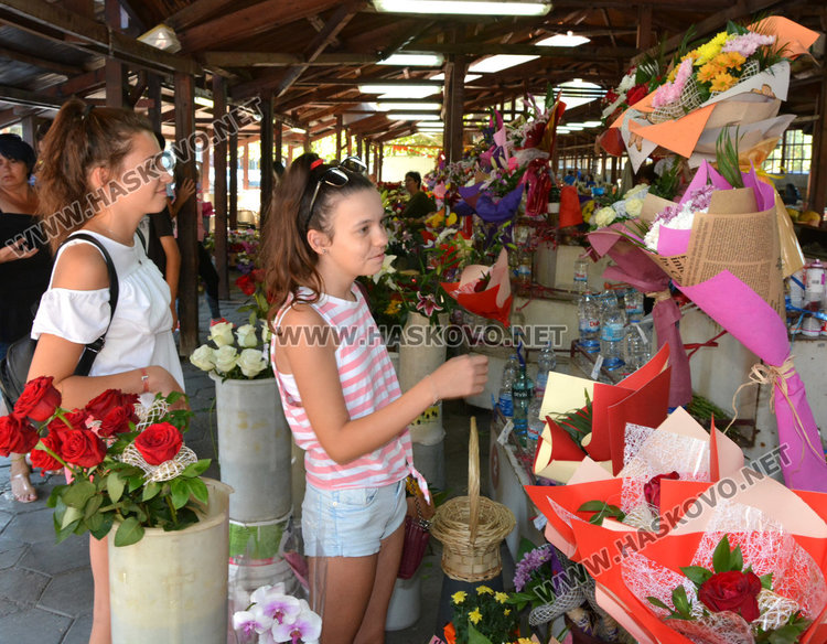 Надежда и цвете в първия учебен ден