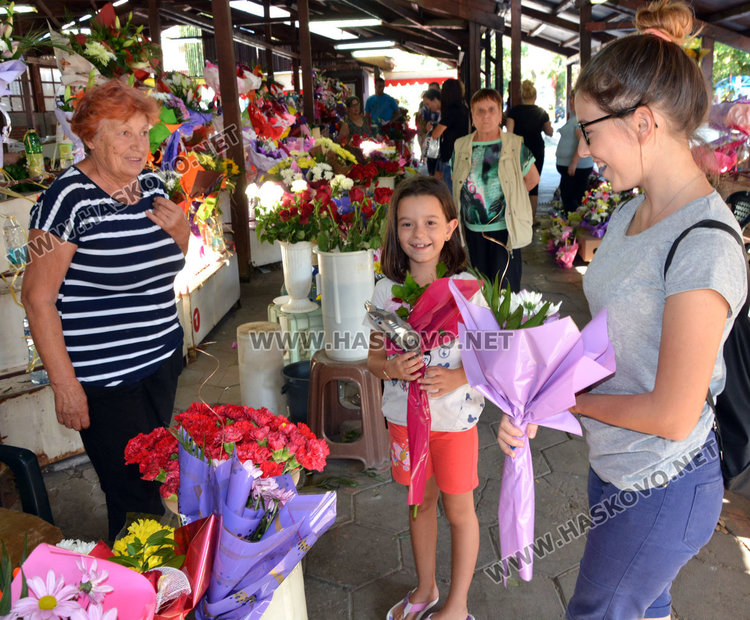 Надежда и цвете в първия учебен ден