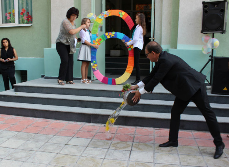 5 000 ученици прекрачиха днес школския праг в Асеновград