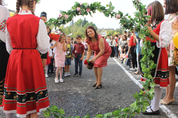 Пипи Дългото чорапче престъпи училищния праг в..."Йовков"