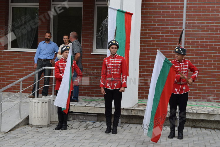 Над 1350 ученици прекрачиха прага на обновената Езикова гимназия в Кърджали