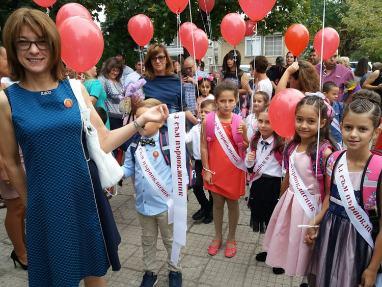 10 първокласници повече влизат в общинските училища