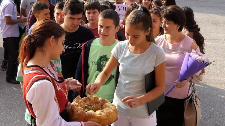 10 първокласници повече влизат в общинските училища