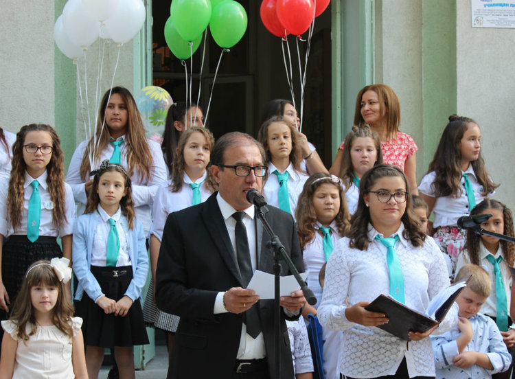 5 000 ученици прекрачиха днес школския праг в Асеновград