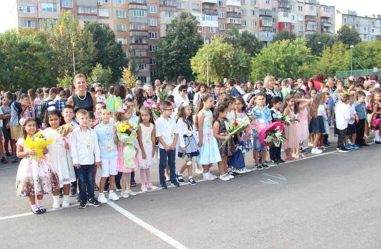 Снимки: ОУ "Алеко Константинов"