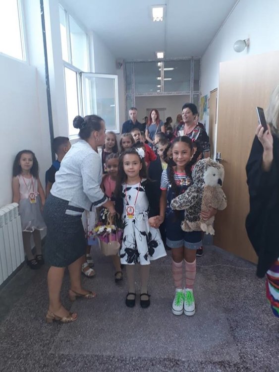 Славейковци вдигнаха родния трибагреник за началото на учебната година