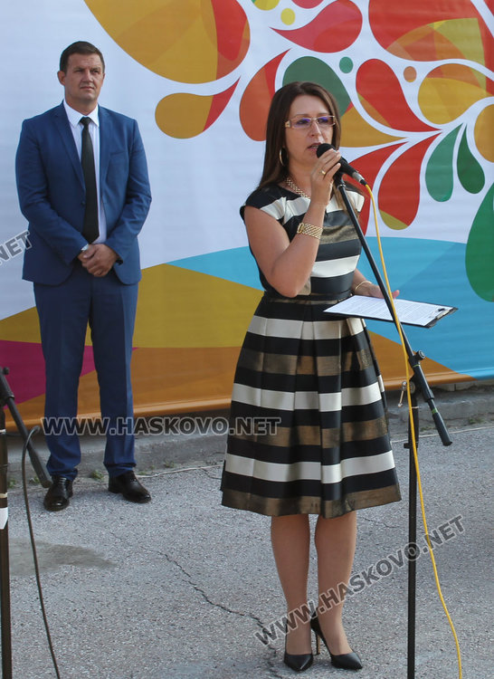 Първият училищен звънец посрещна  878 първокласници в Хасковска община