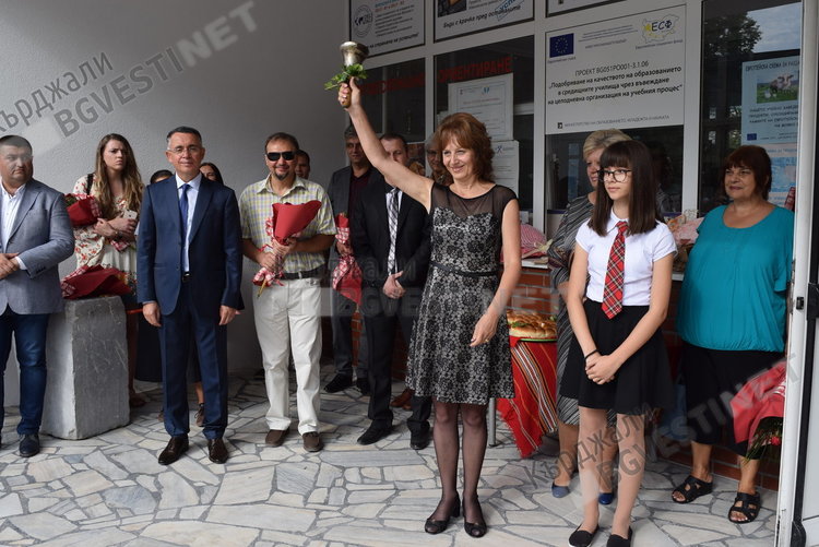 Над 1350 ученици прекрачиха прага на обновената Езикова гимназия в Кърджали