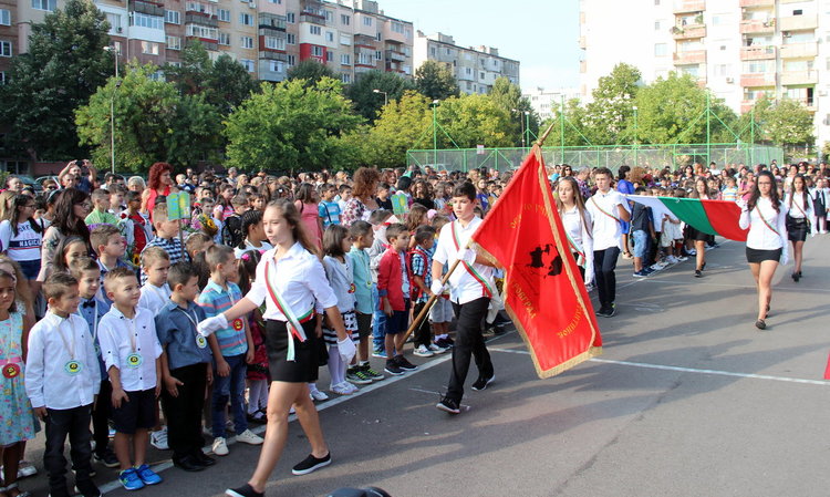 Снимки: ОУ "Алеко Константинов"