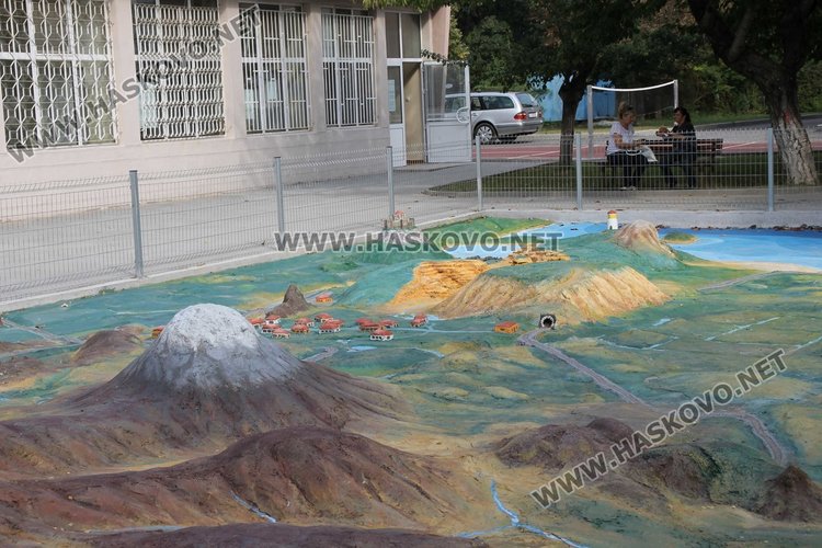 "Отрязаха лентата" на 6 обновени училищни дворове